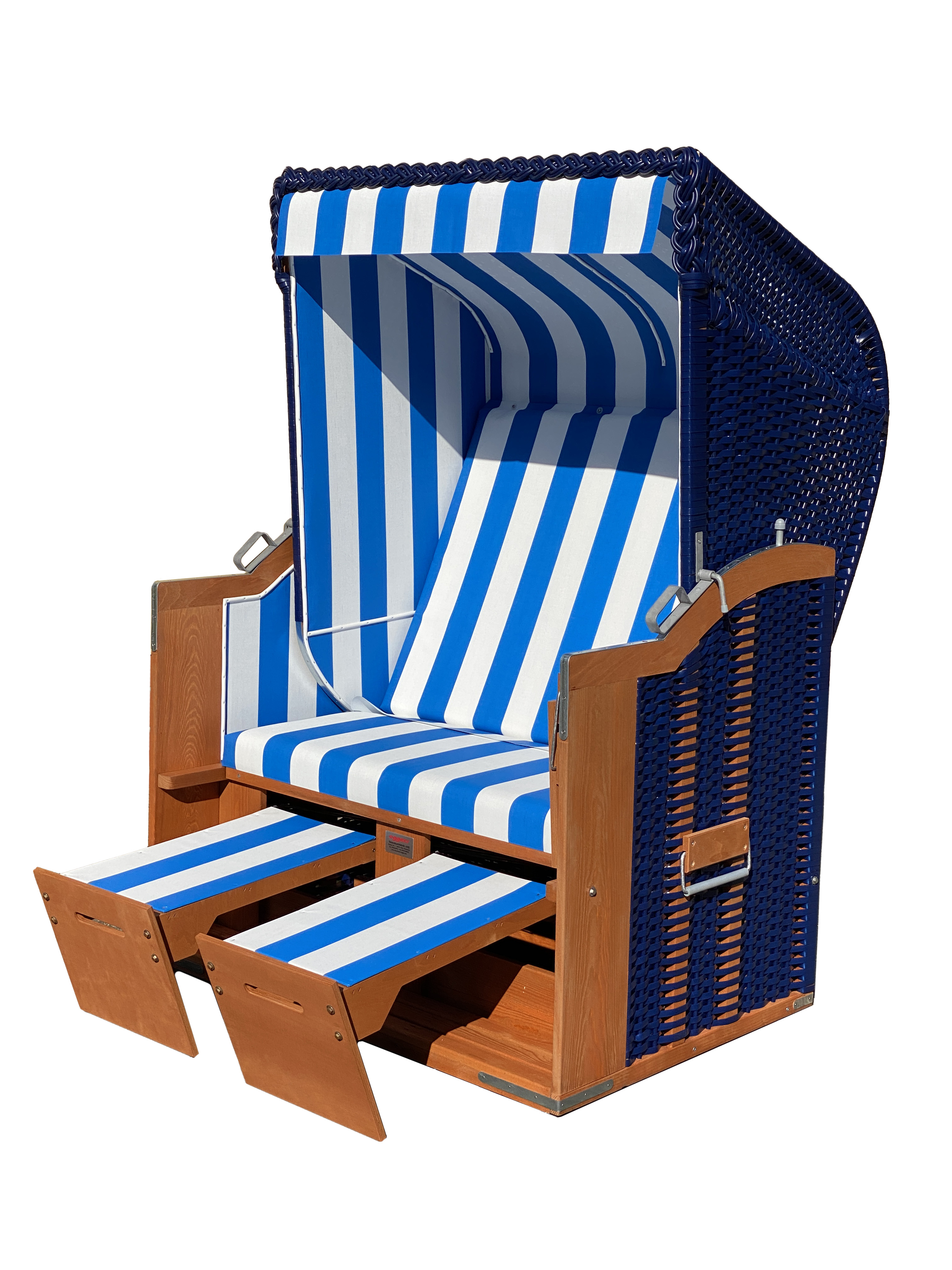 Der 2-Sitzer Strandkorb hat ein Geflecht aus PVC in der Farbe kobaltblau mit gestreifter Plastikfolie in blau-weiß.